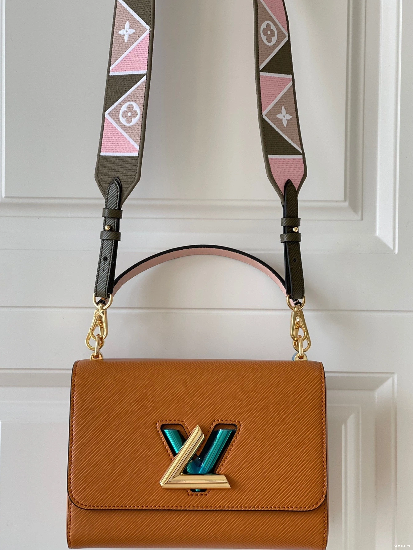 WIS LOUIS TWIST MM VUITTON 0104